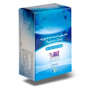 این صابون از مواد و روغن های گیاهی تولید شده و از خشک شدن پوست جلوگیری می کند، دارای فرمولاسیون و PH مناسب پوست بوده و ضمن تقویت از آن نیز محافظت می کند